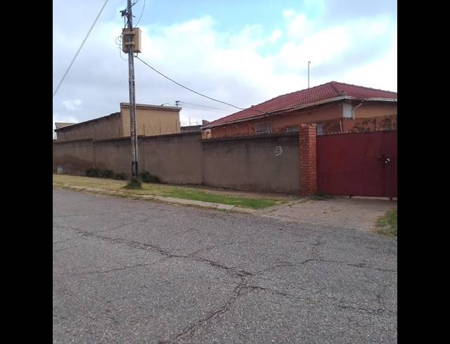 2 BEDROOM HOUSE FOR SALE IN SOUTH HILLS